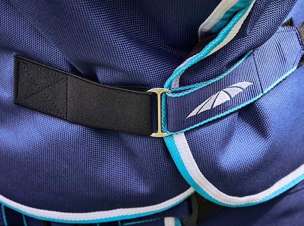 Close up of neck strap on ComFiTec Hardi blanket